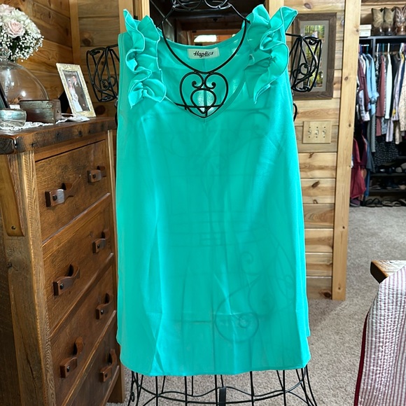 Green ruffle tank - Picture 1 of 5